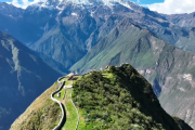 Mirador turístico de Huayhuacalle conocido como la Muralla China Andina en Apurímac. Mirador turístico de Huayhuacalle conocido como la Muralla China Andina en Apurímac.